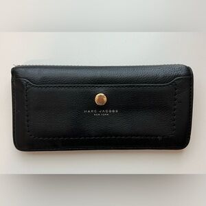 Marc Jacob’s bifold black and gold wallet